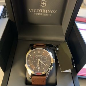 Victorniox swiss army brown leather 44mm